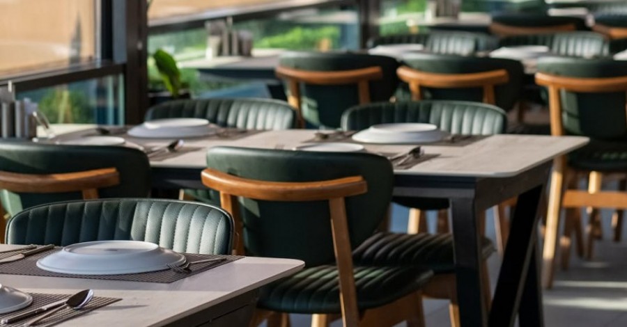 Kafe, Restoran ve Otel Projelerinde Ticari Mobilya Seçimi Sektör ve Kullanıcı Odaklı Rehber